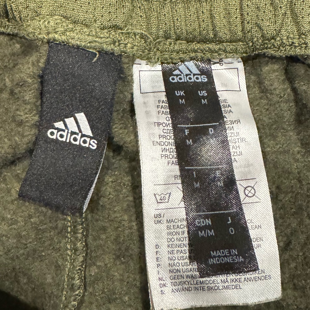 Adidas green joggers men’s medium. Barely worn. Great condition.Nonsmoking home. - Picture 3 of 3